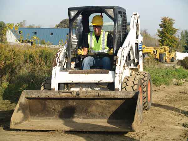 Guidelines to follow when operating skid-steer loaders and telescopic forklifts.