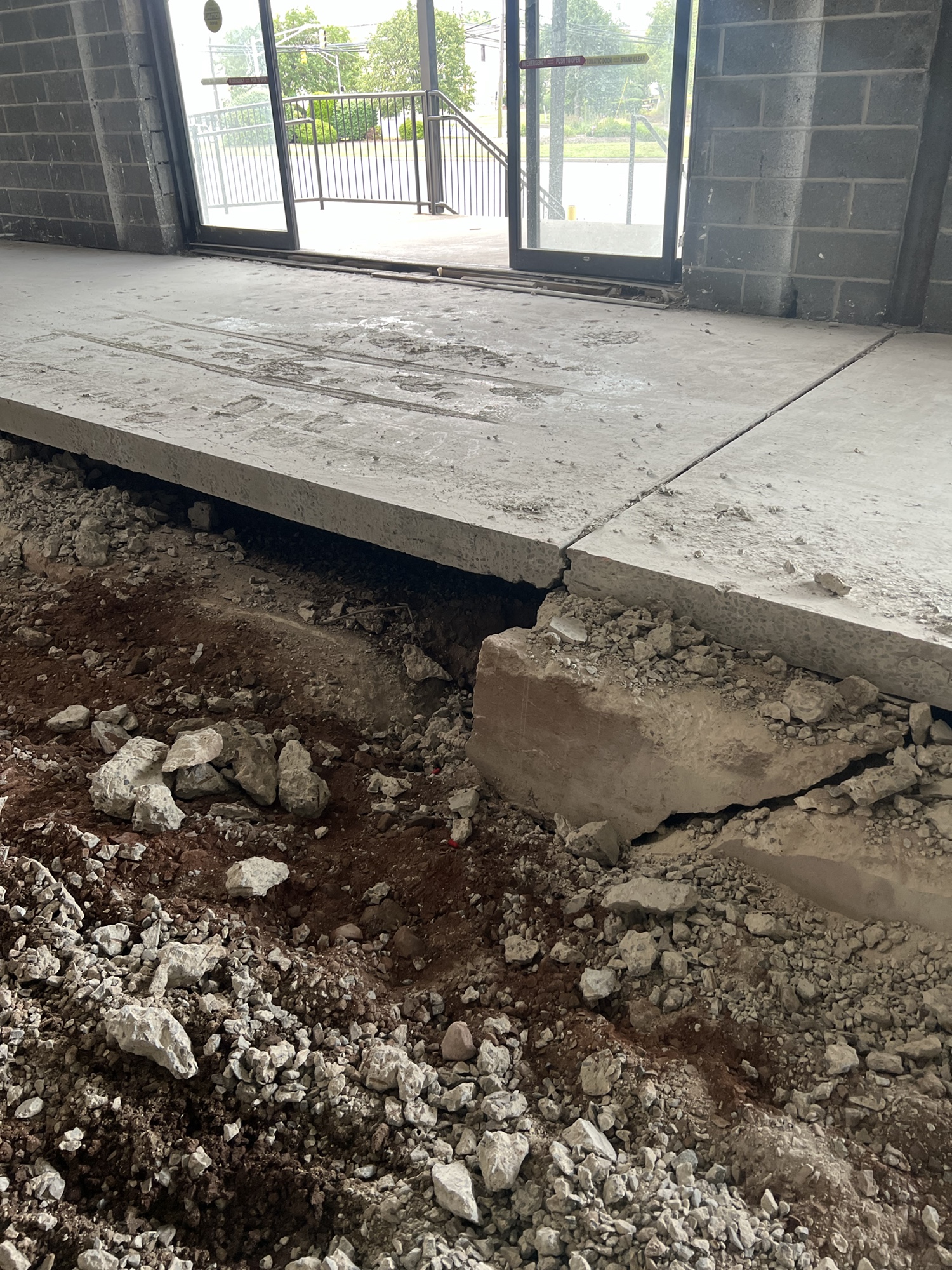 Cracked slab at Secaucus warehouse