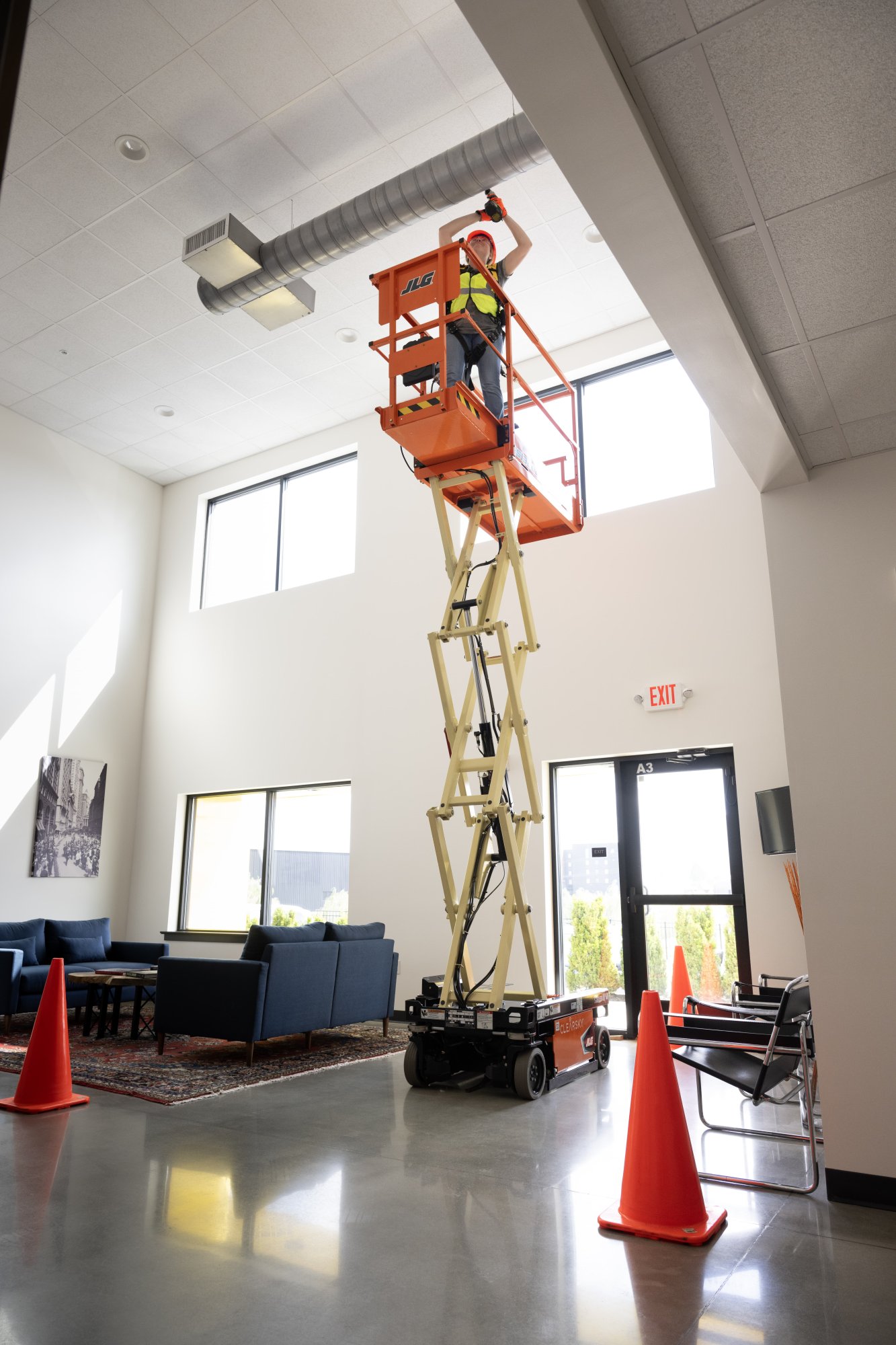 Microsized scissor lift