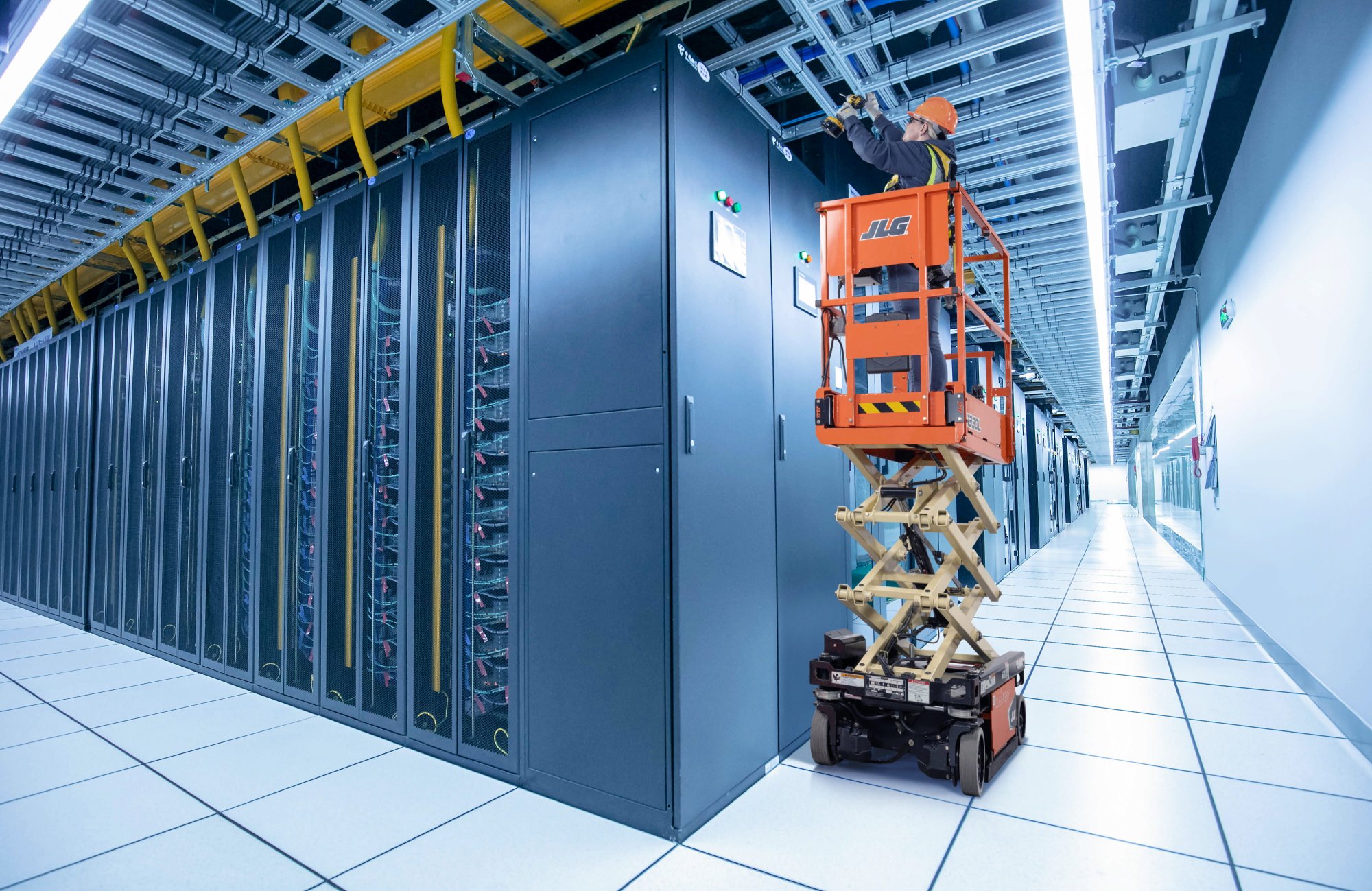 Microsized scissor lift 