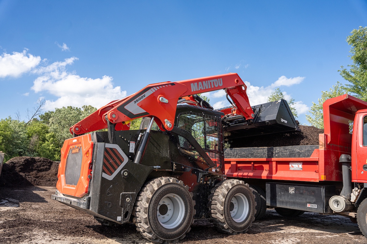 Manitou 3600V skid steer