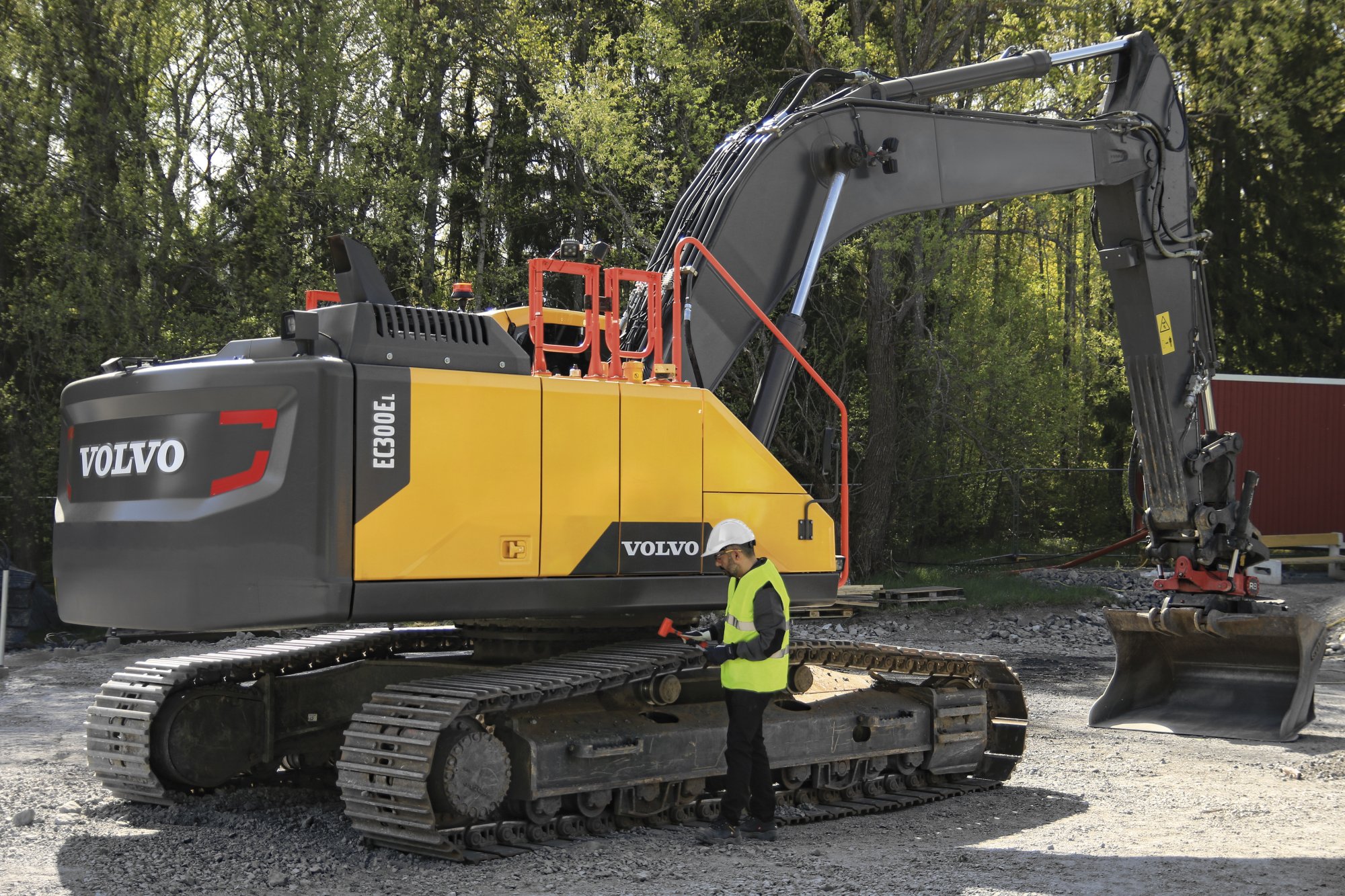 Volvo CE EEAS undercarriage inspection