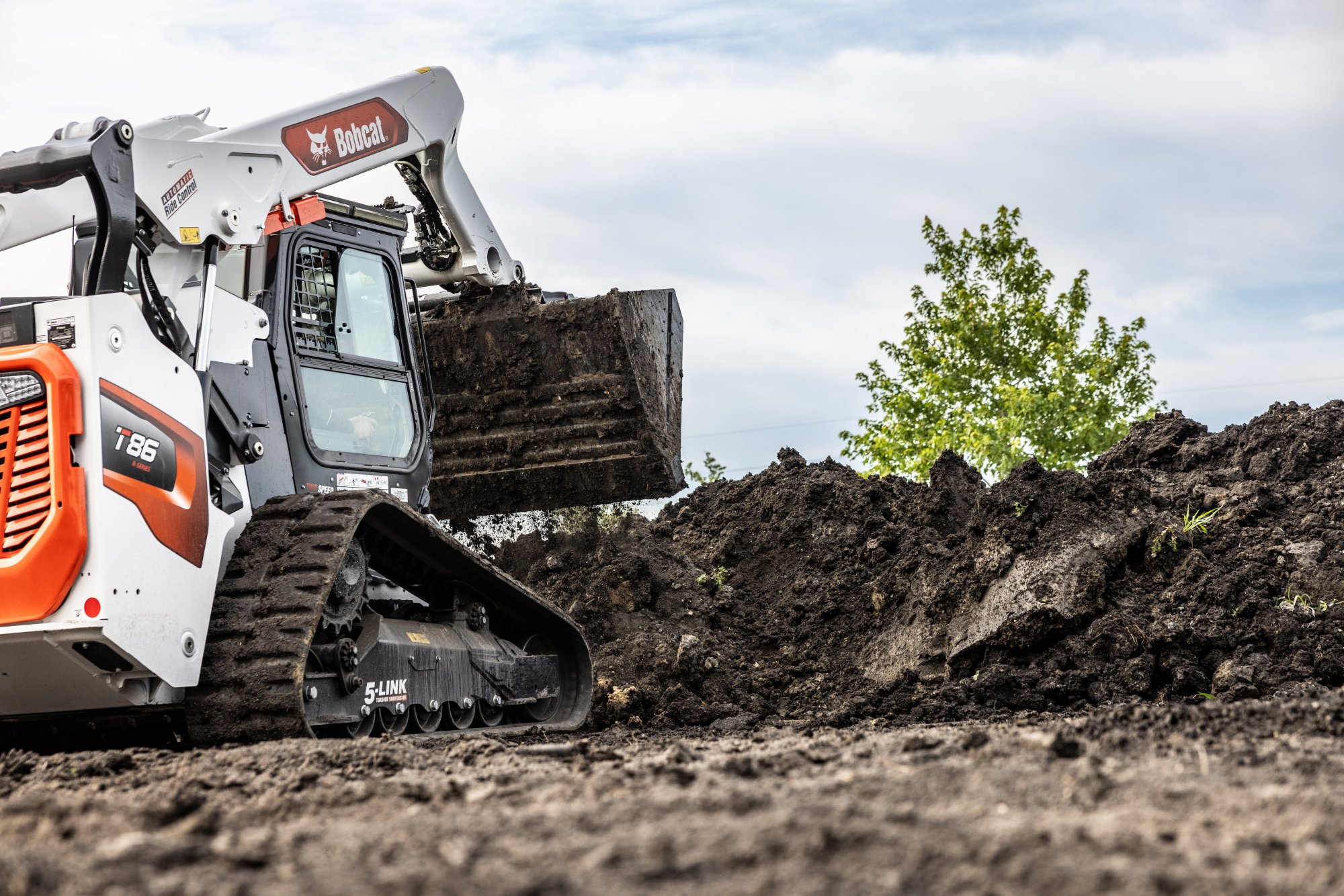 Bobcat T86 compact track loader with bucket