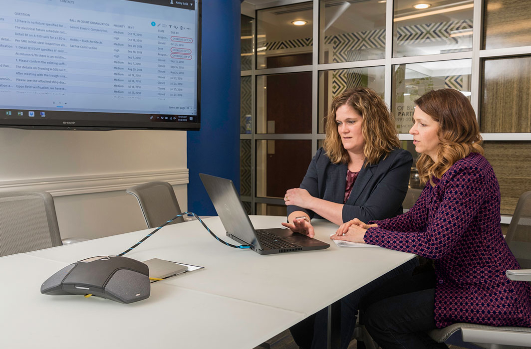 Sachse women at computer