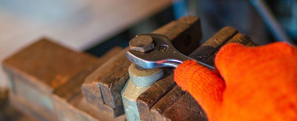 Loosening a rusty bolt