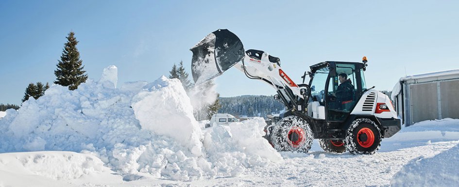 Bobcat wheel loader in snow 