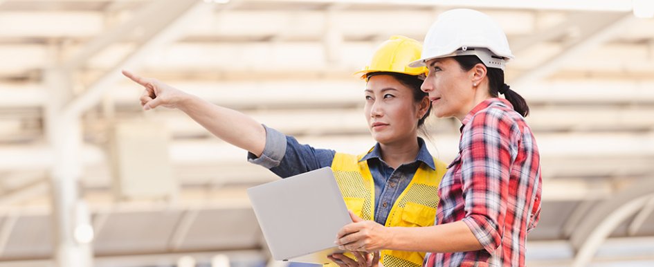 Two women in hard hats/Adobe Stock