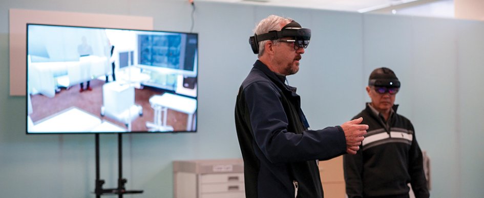 People using VR headsets/SmithGroup