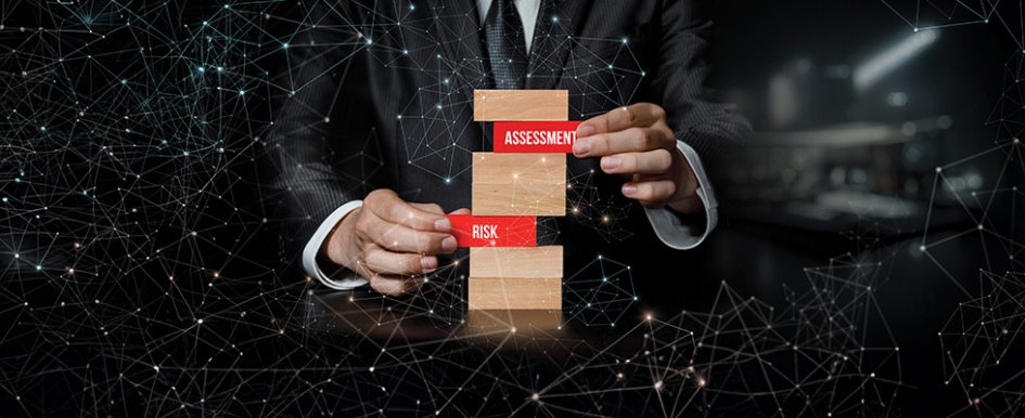 Building blocks that say 'risk' / Adobe Stock