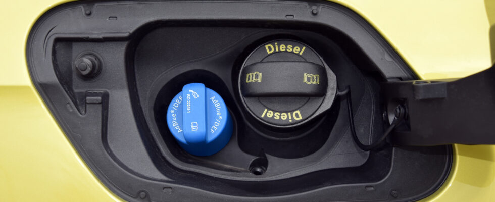 Diesel and DEF fuel filler caps