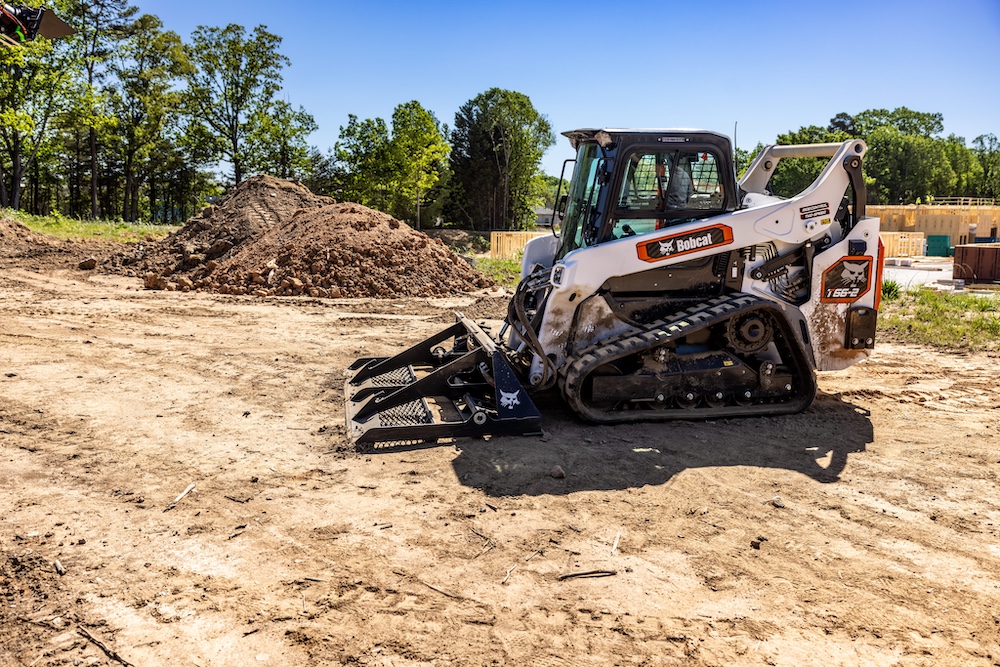 Bobcat T66 with landplane attachment