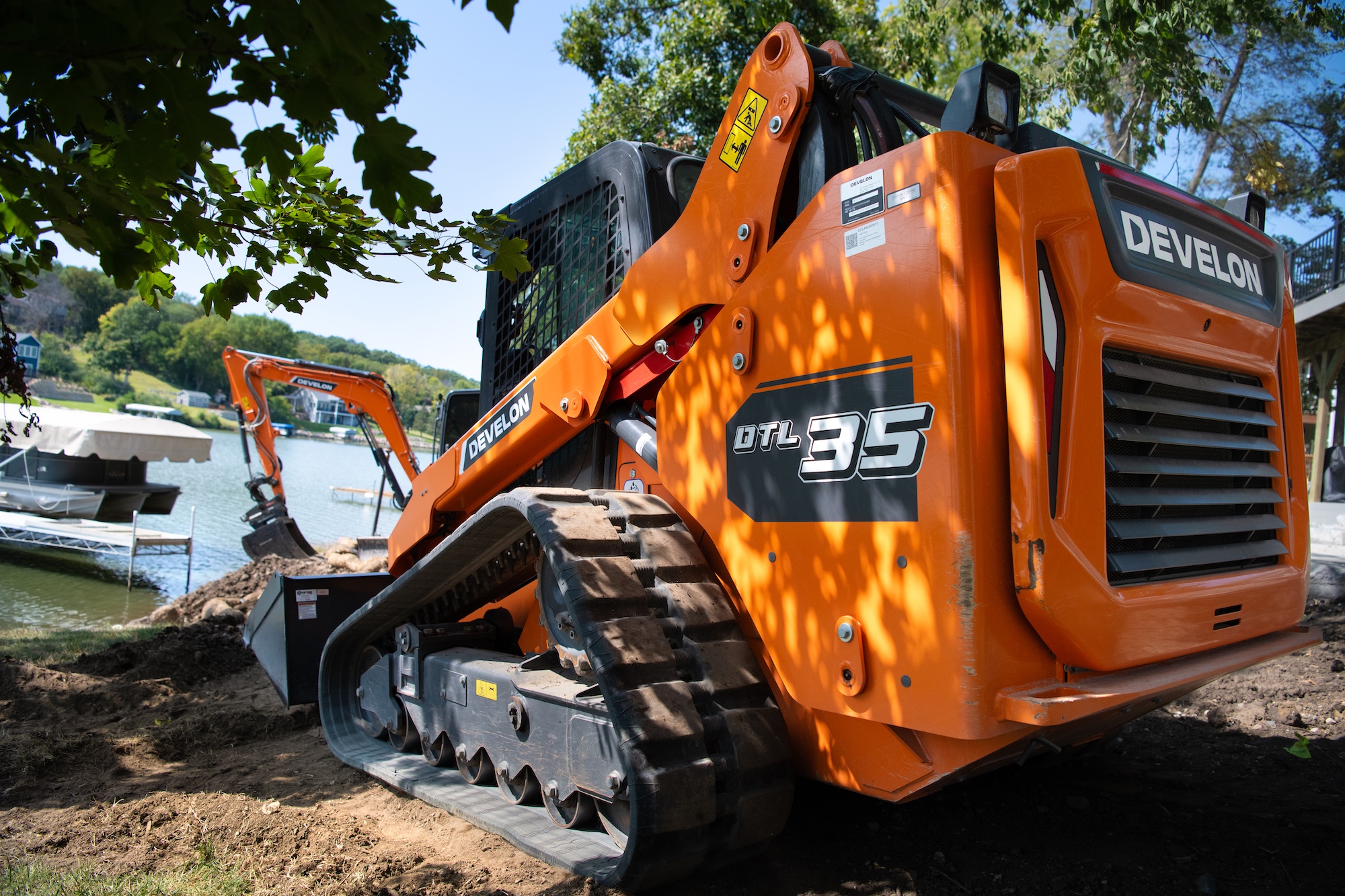 Develon DTL35 compact track loader