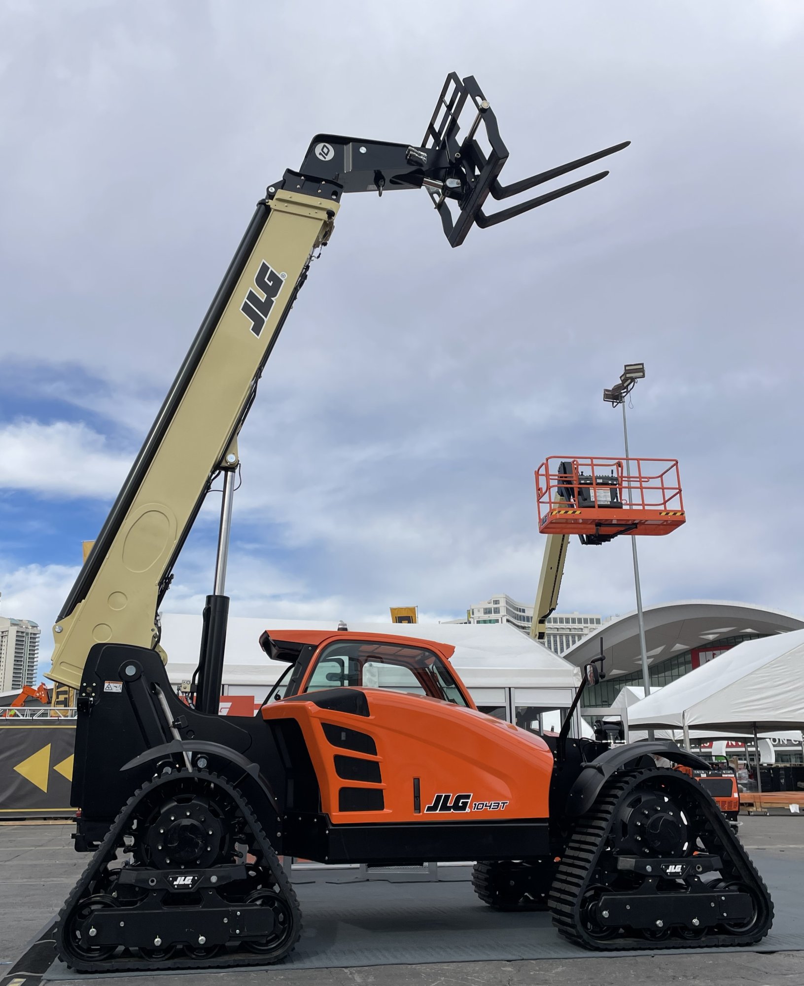JLG 1043T Quad Track Telehandler