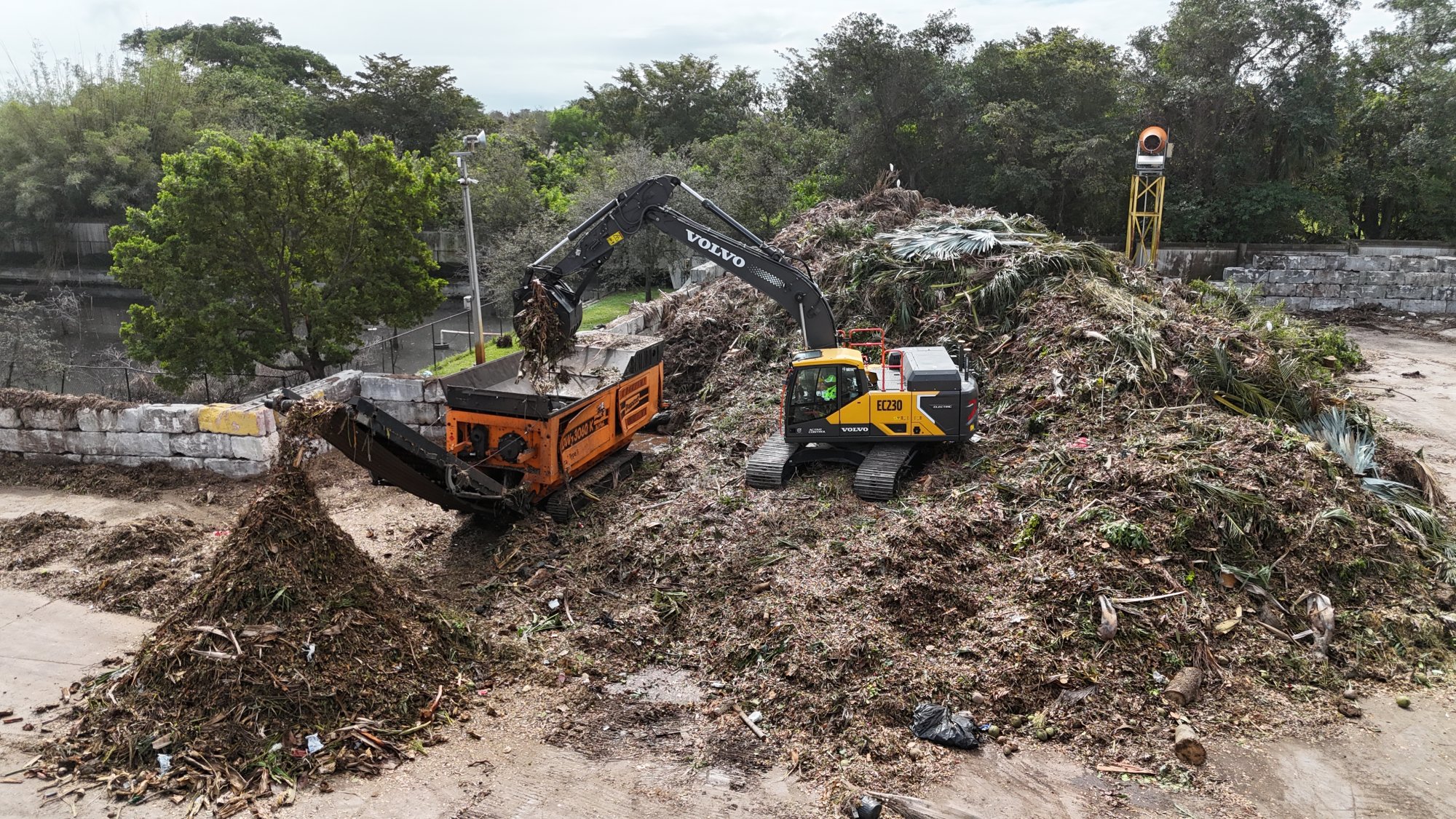Volvo EC230 Electric on Coastal Waste project