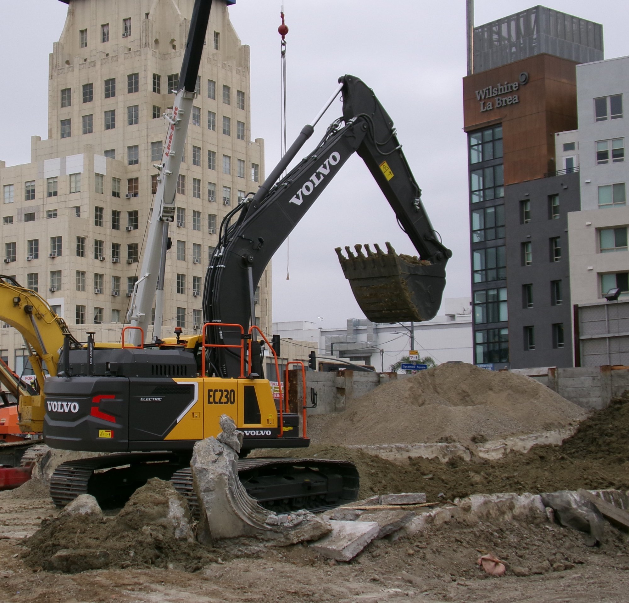 Volvo EC230 Electric on Skanska project