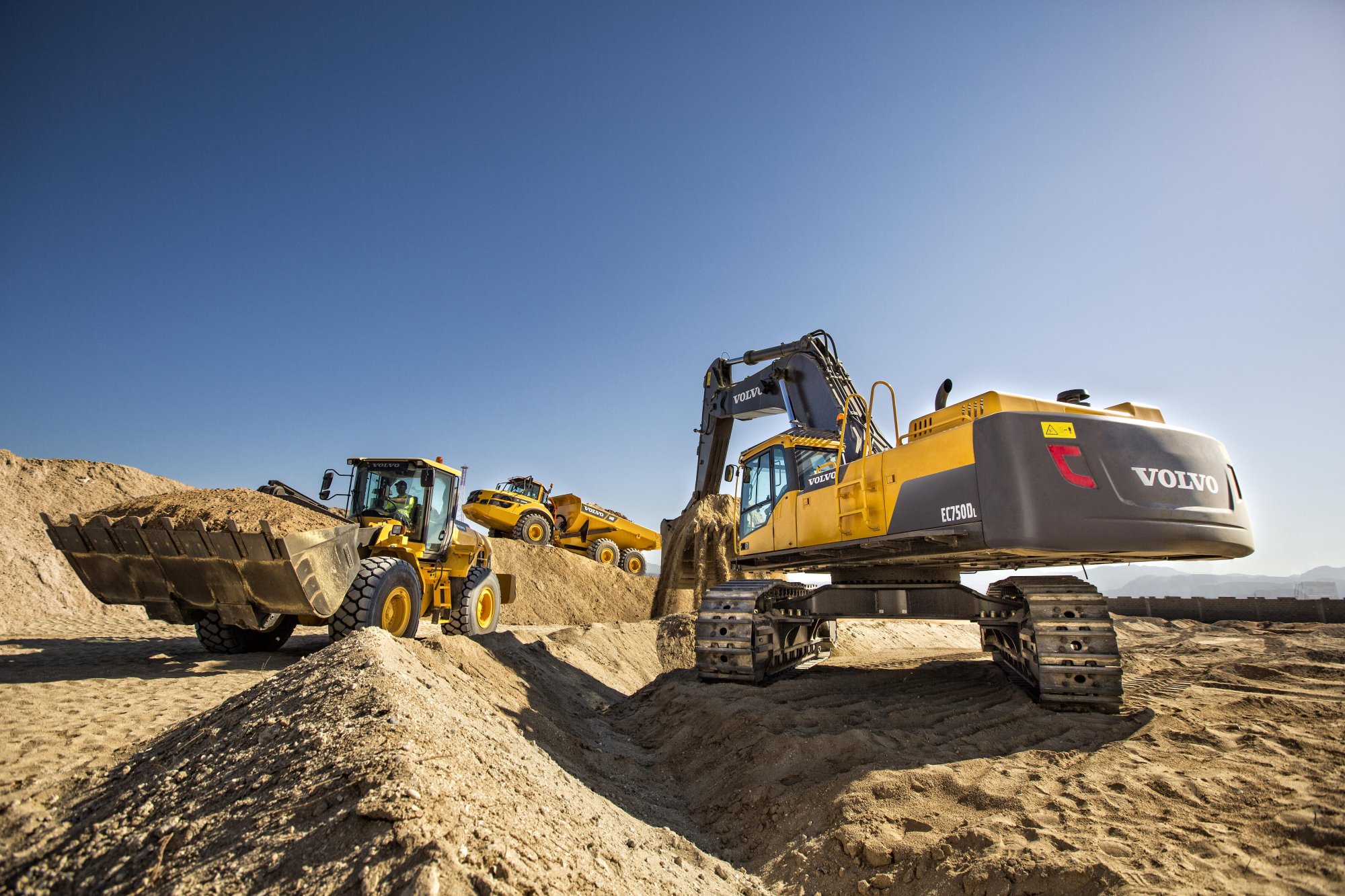 Volvo CE EEAS machines at work