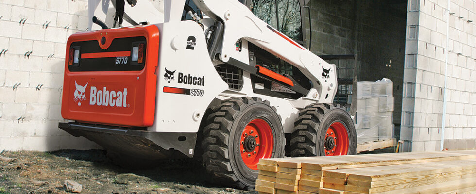 Bobcat skid steer with pneumatic tires